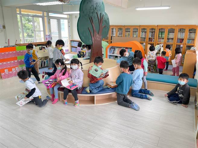 台南市立第一幼兒園的森林風意象圖書室，以藍天綠地為意象設計。（教育部提供／林志成台北傳真）