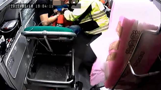 3遂幼童恢復呼吸心跳，送醫接受後續治療。（新北市消防局提供）