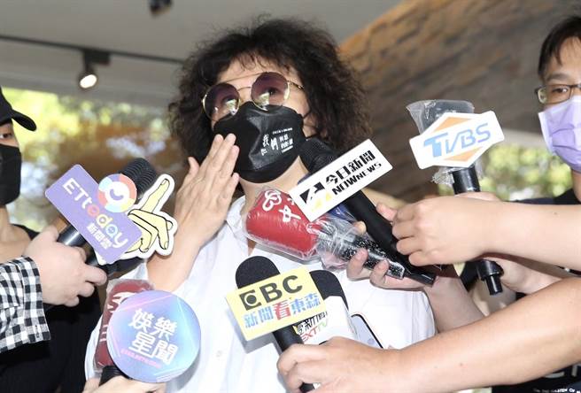 王琄哽咽談顧寶明。（陳俊吉攝）