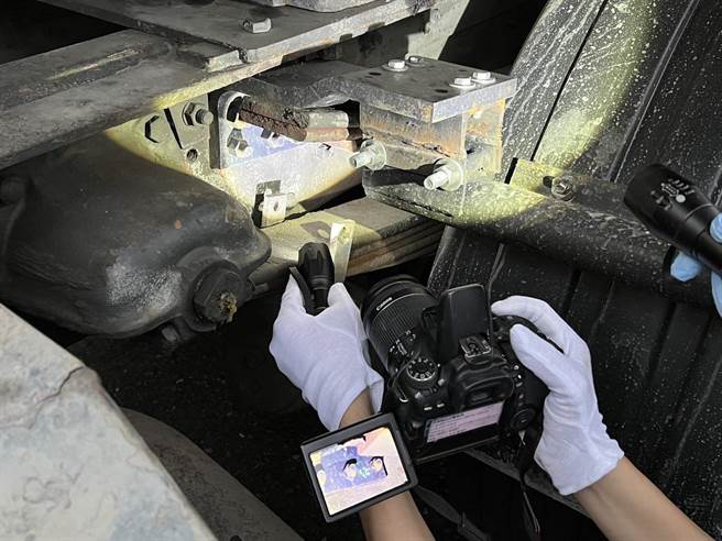 警方指出，女教師台88遇死劫是由2輛曳引車引起。（警方提供／謝佳潾屏東傳真）