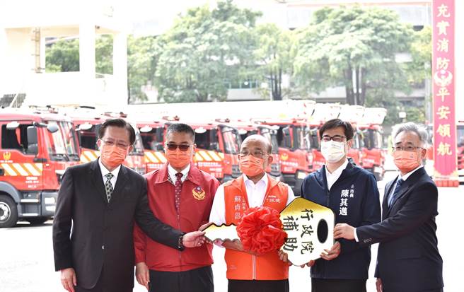如果苏贞昌继续在任行政院长，那2024年的总统大选，苏贞昌就可以挟行政资源，成为民进党参选总统的有力人选。图为行政院长苏贞昌到高雄市楠梓区出席汰换老旧消防车辆3年中程计画交车典礼。（林瑞益摄）