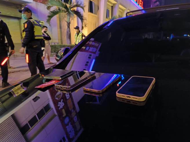 警方设路检点，查获一车3人共同持有毒品案。（读者提供／程炳璋台南传真）