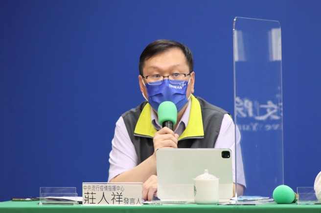 庄人祥表示，今新增的其中两例本土个案与嘉义婚宴群聚相关。(图／指挥中心提供)