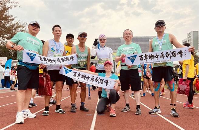雄中百年校慶公益路跑。（校方提供）