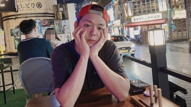 文俊英先前遭人爆料逆向还酒驾，他却在今日发文透露自己遭人威胁勒索。（图／IG@zeafter）