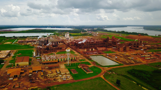 澳洲今天以俄罗斯入侵乌克兰为由，扩大对俄国制裁，即日起禁止所有氧化铝和铝土矿出口至俄罗斯。(示意图／shutterstock)