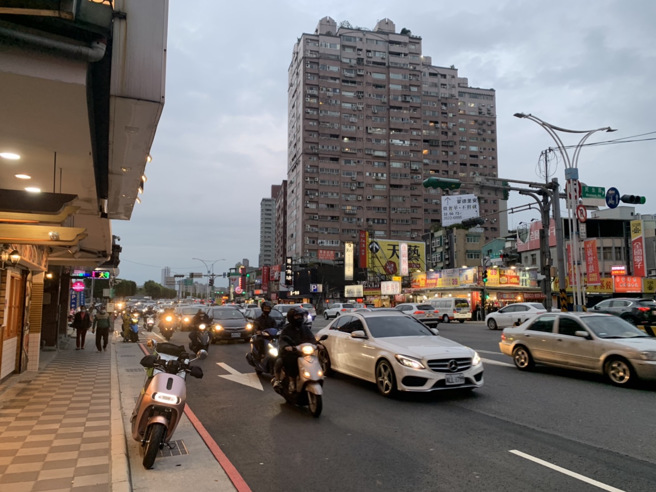 有网友在信义区上班，为了省租金，想选择到淡水租房。(资料照/戴上容摄)