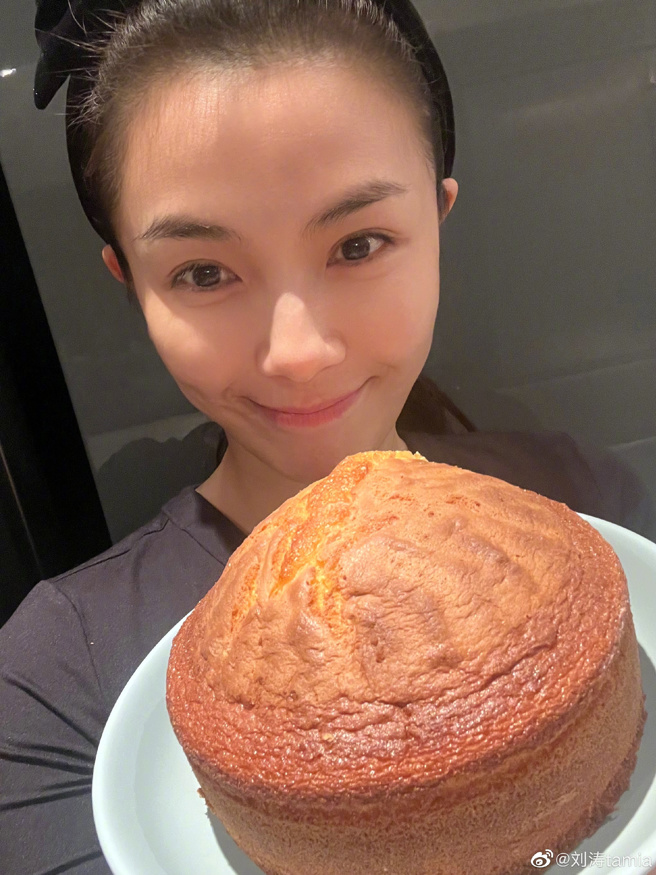 刘涛大方晒素顏自拍，呈现43岁真实状态。（图／取材自刘涛微博）