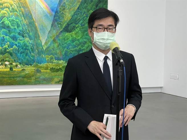 高雄市新興區六合一路上一家知名連鎖火鍋店19日發生槍擊案，消息一出震驚各界，高雄市長陳其邁表示，這是今年首件槍擊案，絕對會追究到底並嚴懲歹徒。（洪浩軒攝）