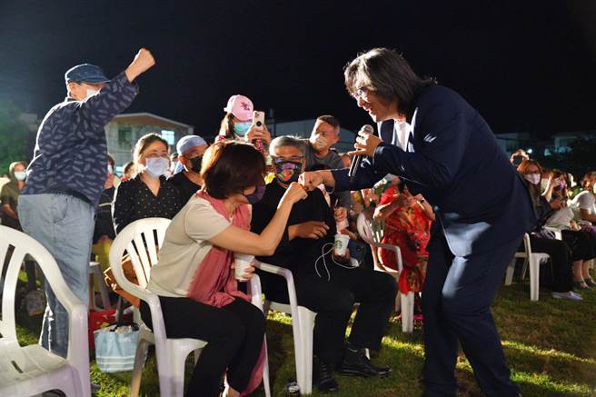 「那年，我們一起聽的歌」首場演唱會19日登場，5大不老男神施文彬、關聰、王瑞瑜、周治平、林隆璇，齊聚民權里日式建築文化園區開唱。（台東縣府提供／蔡旻妤台東傳真）