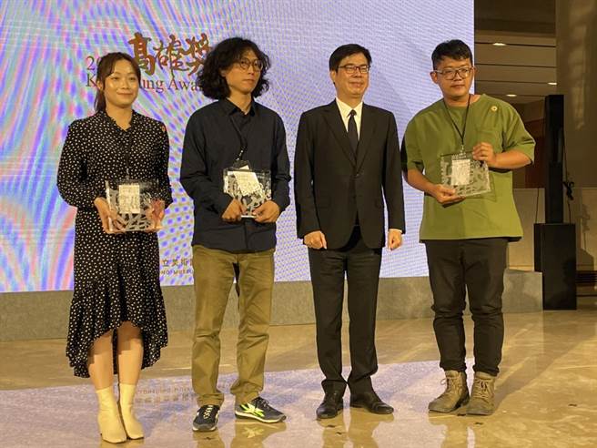 国内相当具代表性的当代艺术大奖《2022高雄奖》于20日在高雄市立美术馆举办颁奖典礼，高雄市长陈其迈也特地前往颁奖。（洪浩轩摄）