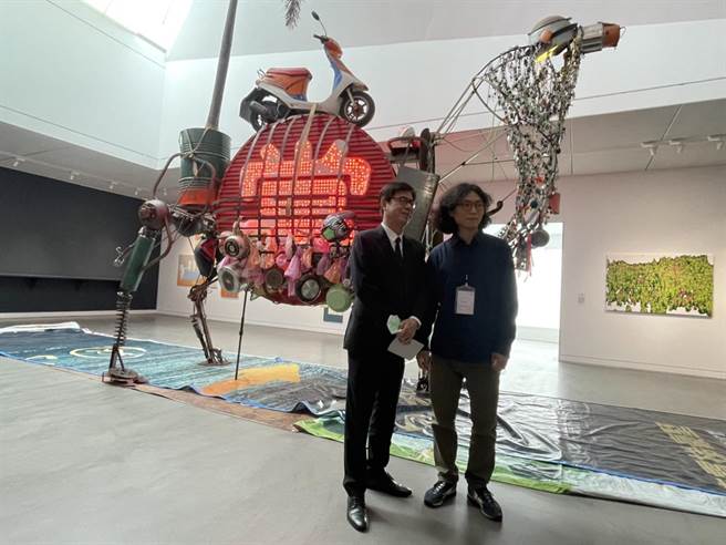 国内相当具代表性的当代艺术大奖《2022高雄奖》于20日在高雄市立美术馆举办颁奖典礼，高雄市长陈其迈也特地前往颁奖。（洪浩轩摄）