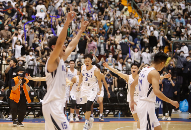 政治大學實現UBA公開男一級2連霸美夢。（陳怡誠攝）