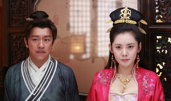 陈浩民（左）饰演独孤仲平一角。（LiTV、艾迪升提供）