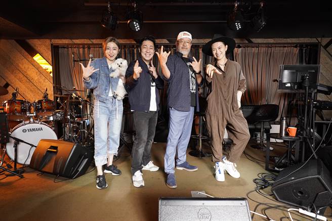 张芸京(右)、艾成(左二)与王瞳(左一)将担任班铁翔演唱会嘉宾。（摄影师黄世泽提供）