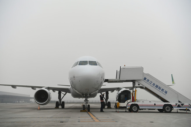 疫情重挫大陆航空业，春秋航空是大陆少数取得盈利的航空公司。(示意图／中新社)