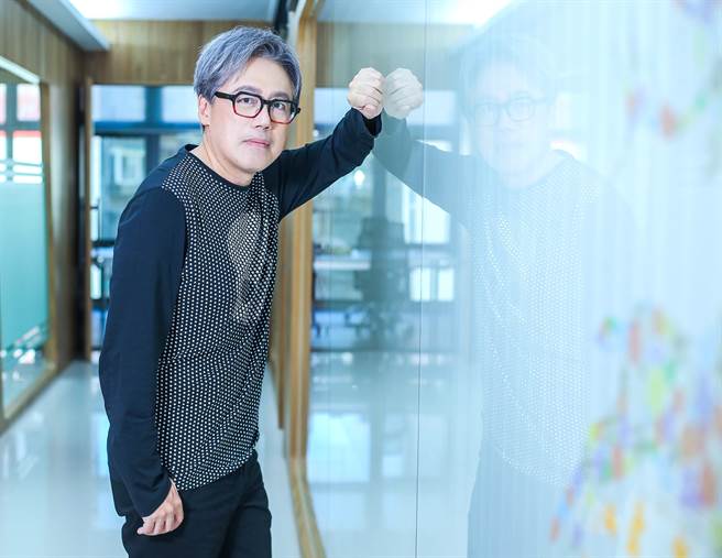 「情歌天王」张宇重返歌坛，推出单曲〈我们尽力了〉。（粘耿豪摄）