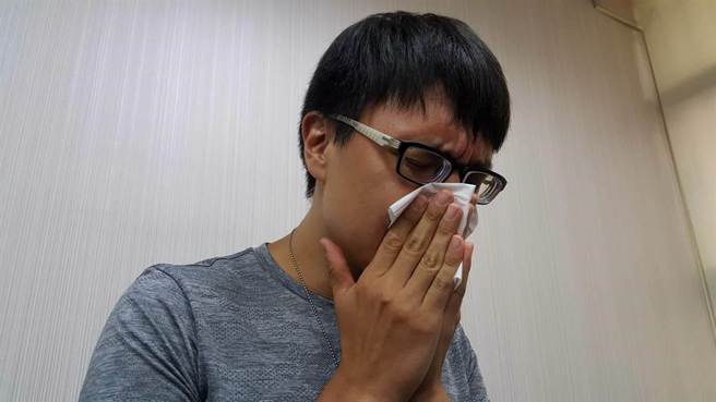 有国中生因强忍喷嚏导致内伤胸痛。（示意图／中时资料照）