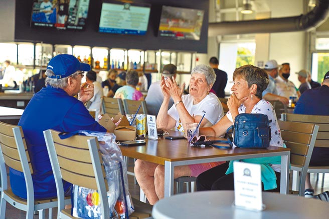 通膨考验退休基金图╱美联社