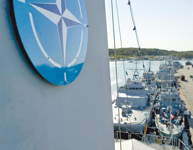 二戰後美國對蘇聯「遏制政策」的制定者，建立北約（NATO）理論基礎的偉大戰略家 肯南，1998年接受媒體訪問，反對北約東擴至波蘭、匈牙利和捷克，並精準預言後果。圖為北歐近期考慮加入北約（美聯社）