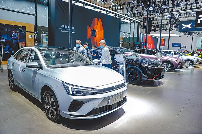 车企抢人花招全出图╱中新社