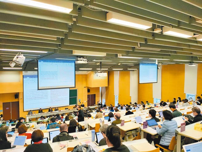 台大校务会议。(李侑珊摄)