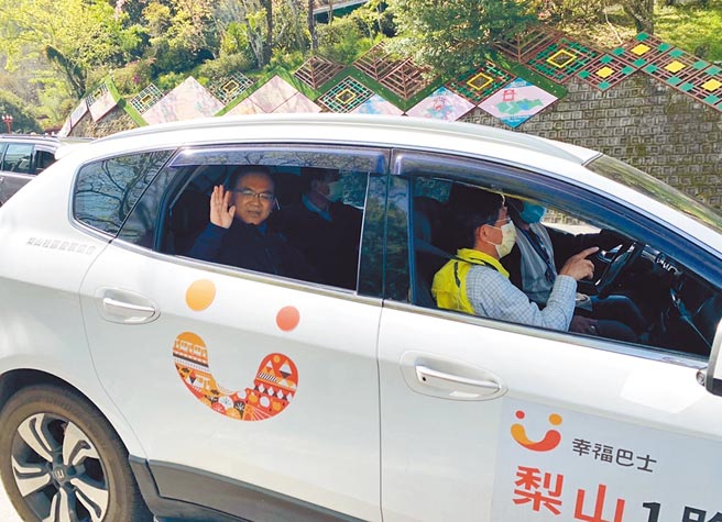 民眾可透過手機LINE APP或撥打專線，預約梨山幸福巴士。（台中市政府提供／陳世宗台中傳真）