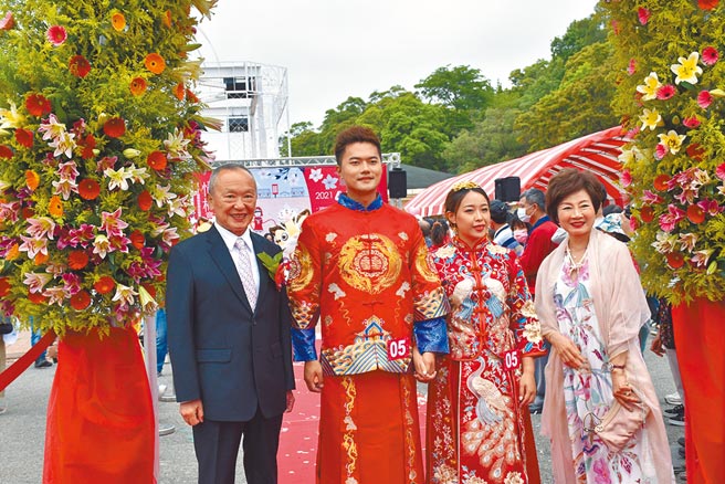 今年苗栗桐花客家婚禮將由苗栗縣長主持，並贈送新人客家6禮。（本報資料照片）