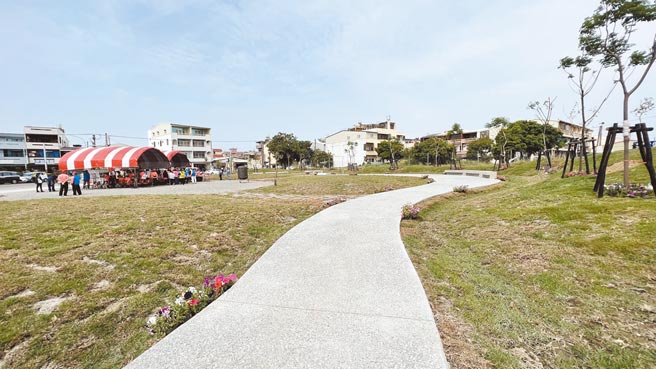 台南市柳营代天院王船地经过整治、绿美化，兼顾民俗文化和休憩功能。（张毓翎摄）