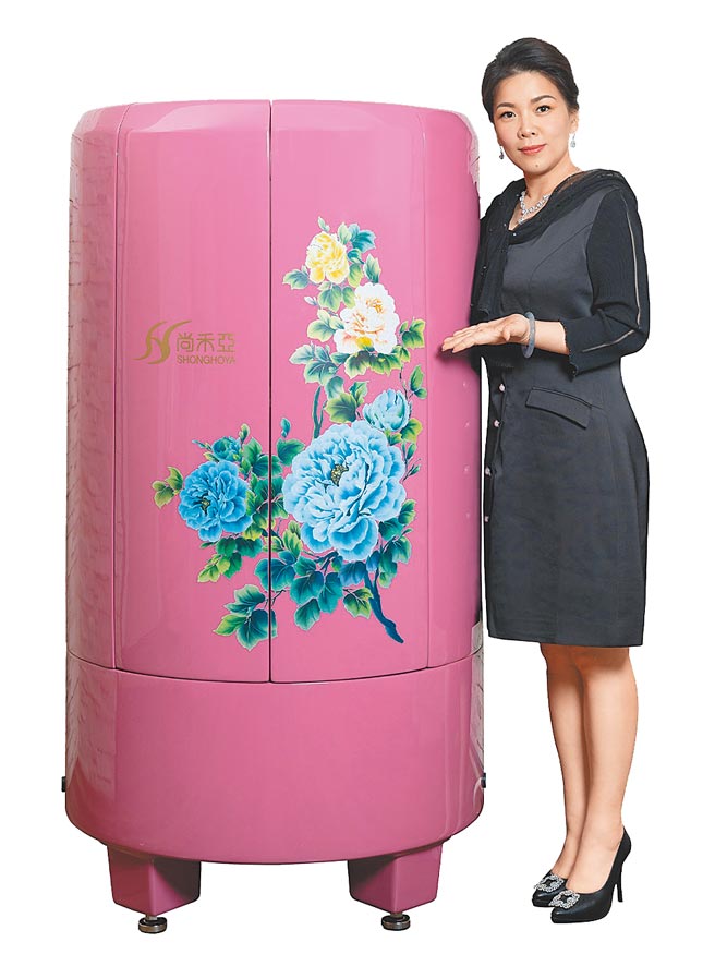 尚禾亚总裁陈玟均表示，温热保健为维持健康的关键，透过负离子循气蒸，不用驱车到户外也能享受「森林浴」。（尚禾亚提供）