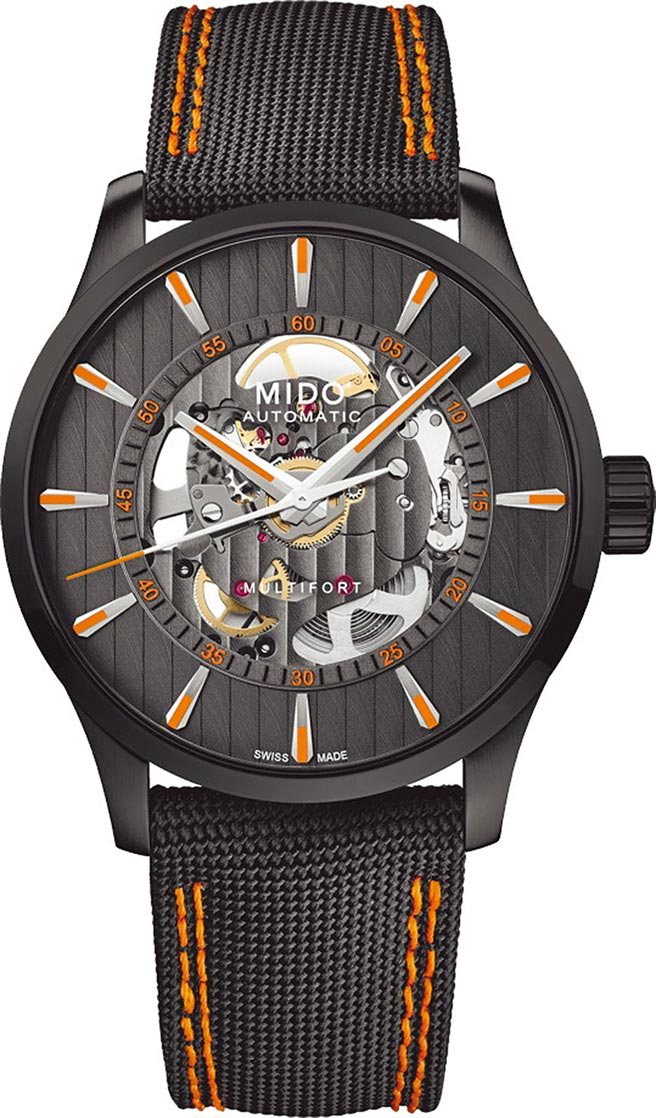 板桥大远百MIDO Multifort先锋系列镂空腕表，推荐价34400元。（远百提供）