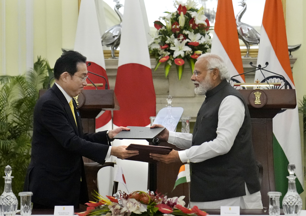 岸田文雄昨天下午抵达新德里，展开上任后首次对印度的访问，与莫迪（Narendra Modi）举行了第14届印度日本年度高峰会议。图／美联社(photo:ChinaTimes)