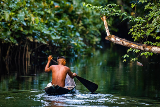 困亞馬遜雨林28天! 巴西小兄弟靠喝水「奇蹟生還」模樣曝光