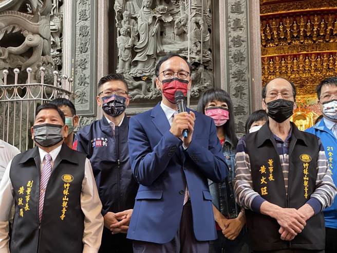 国民党主席朱立伦今（21日）表示，大家一步一脚印，而且我们都有一个默契，现任市长不用急着提名，比较困难地区很快会展开相关的提名作业。（朱立伦办公室提供）