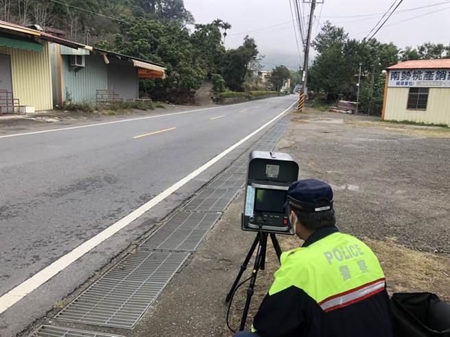 台中市警察局从今年1月1日至3月20日，移动式测速照相举发达8万4006件。（民眾提供／卢金足台中传真）