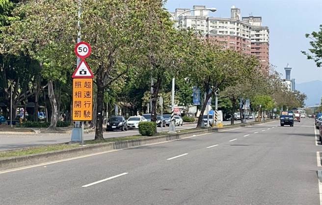 去年因新冠肺炎疫情严峻，警戒期间虽然人与人接触减少，但警方执法不因疫情而松懈。（民眾提供／卢金足台中传真）