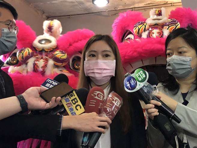 北市议员陈怡君挺前交通部长林佳龙参选台北市长。（杨亚璇摄）