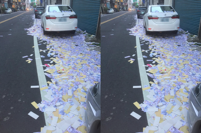 苗栗县头份兴隆路友宫庙绕境，狂撒冥纸，数量惊人。(翻摄自 我是头份人脸书)