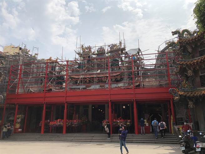 大甲镇澜宫目前正进行整修庙宇。（陈世宗摄）