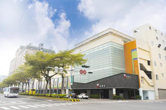 （国产建材全省资产活化之一的台南「南风村」自营商场。图／国产建材实业提供）