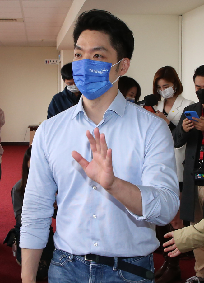 下屆台北市長選舉，若最後真是蔣萬安、陳時中、黃姍姍三人選，藍營支持者擔心蔣萬安究竟能否成功棄保黃珊珊？（趙雙傑攝）