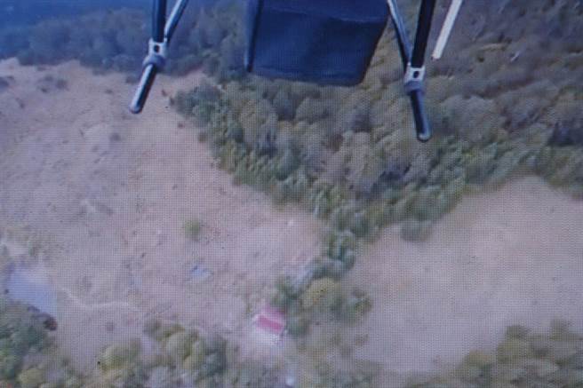 無人機載運醫療物資送到新達山屋。（弘光科大提供）