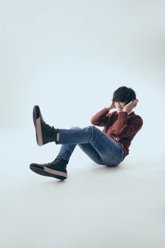 卢广仲时隔5年发行新专辑，近来担任《Ciao潮旅》杂志3月号封面人物。《Ciao潮旅》提供