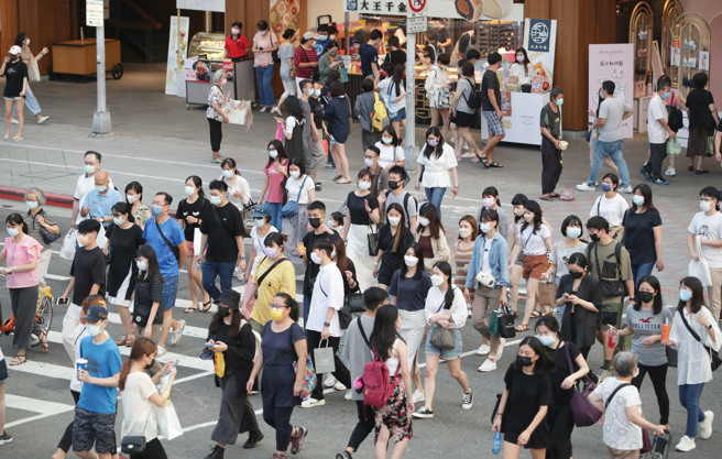 行政院去年推出振兴五倍券，八大部会陆续祭出加码券响应，其中，地方创生券使用率偏低，屡遭外界质疑。（示意图，季志翔摄）
