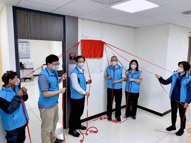 新北市新店区公所于今（21日）揭牌成立「新北市新店区工业及服务业普查所」。（新店区公所提供）