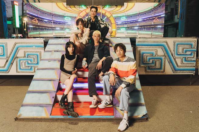 《塑胶花》公路爱情影集卡司集结李沐（左起）、阳靓、高捷、吴慷仁、林鹤轩。（抓马文化提供）