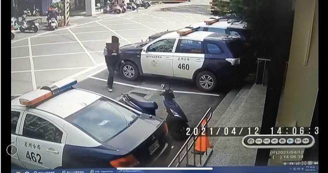 槍手蔡易昇槍擊八里角頭阿8哥，但因沒有收到安家費而咬出幕後主使者。（翻攝畫面）