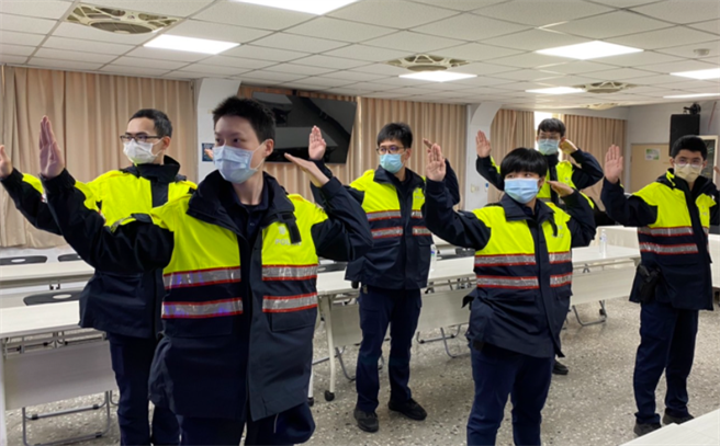 新北市永和警分局举办新进人员实务训练，藉此提升执勤安全。（永和警分局提供）