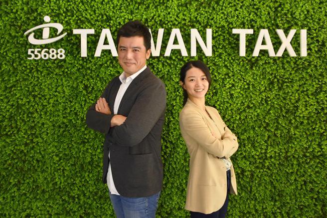 （图说：Headline Asia以溢价29倍入股大车队旗下台湾智慧生活网，Headline Asia合伙人黄立安(左)、台湾大车队执行长林念臻。图／台湾大车队提供）