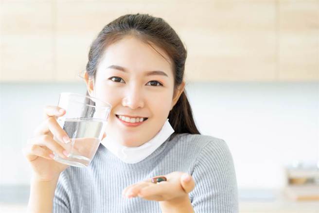 吃葡萄糖胺护关节？6族群小心越吃越糟。(示意图/Shutterstock)